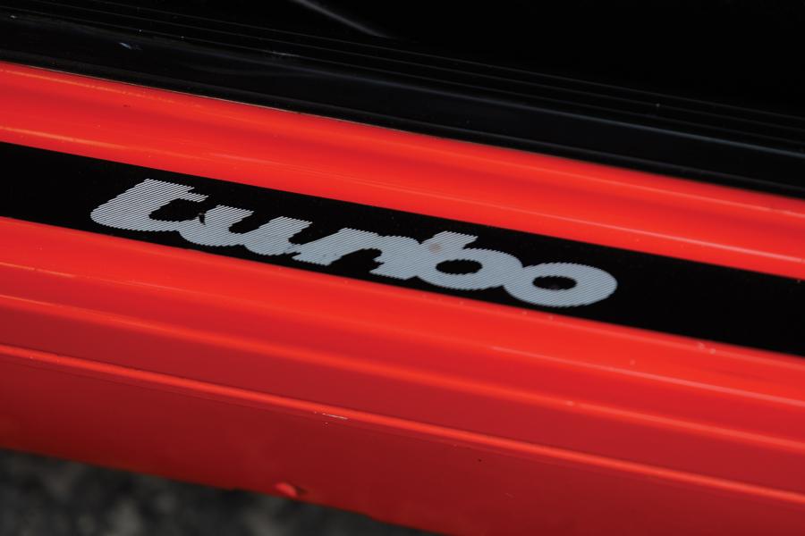 Логотип Porsche 924 Carrera GTS (937) 1982 года  (фото 9 из 30)